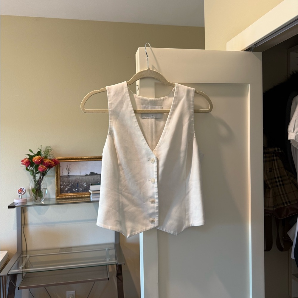 Aritzia Barton Elegant White Sleeveless Top NWOT